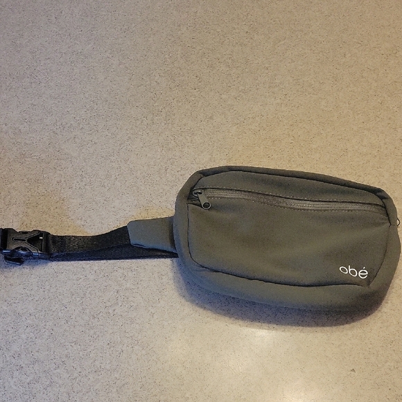 OBE Green Woman's Waist Pack NWOT - Picture 5 of 6